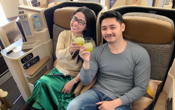 Dewi Persik membantah tudingan netizen yang menyebut dirinya mengumbar aib rumah tangganya sendiri. Depe kemudian menjelaskan alasannya saat berkolaborasi di YouTube Maia Estianty.