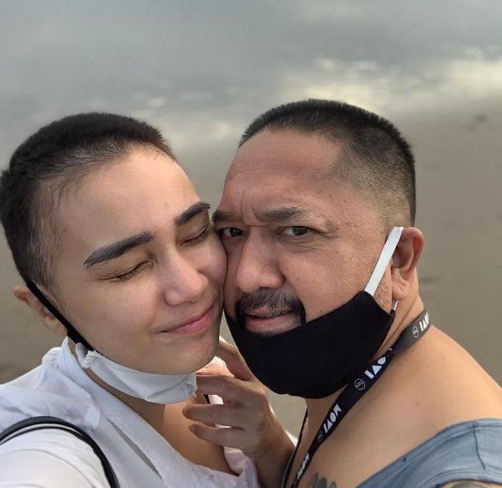 Suami Feby Febiola Setia Mendampingi