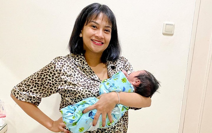 Usai Necis Pakai Jas, Bayi Vanessa Angel Kembali Lakukan Pemotretan Ala Koki