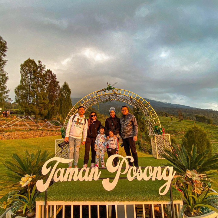 Keluarga Hermansyah di Taman Posong
