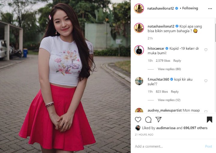 Natasha Wilona Cantik Kenakan Crop Top dan Rok Mini, Caption Gombalan Bikin Kesengsem