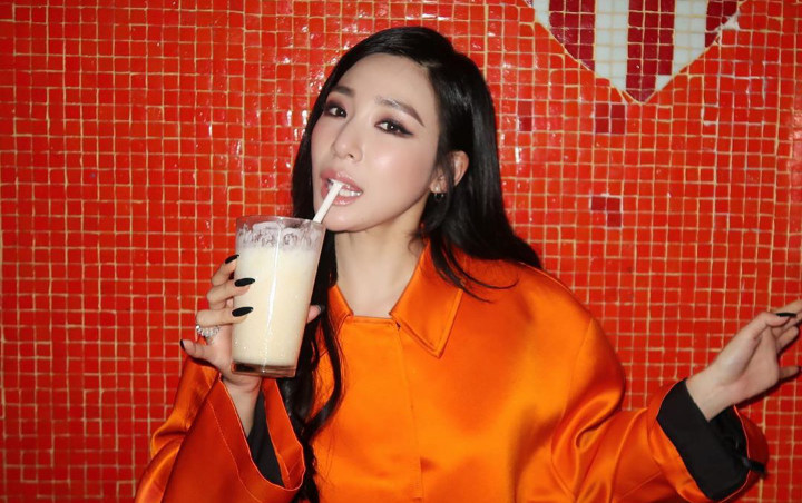 Meskipun Tiffany menerima panggilan cinta dari berbagai agensi di seluruh Asia, dia mengungkapkan kepada Paper Magazine bahwa dia tidak ingin untuk menandatangani dengan agensi Asia. Kenapa?