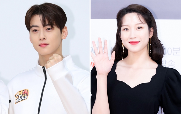 Cha Eunwoo dan Moon Ga Young Kepergok Syuting 'True Beauty', Fans Sibuk Bertengkar