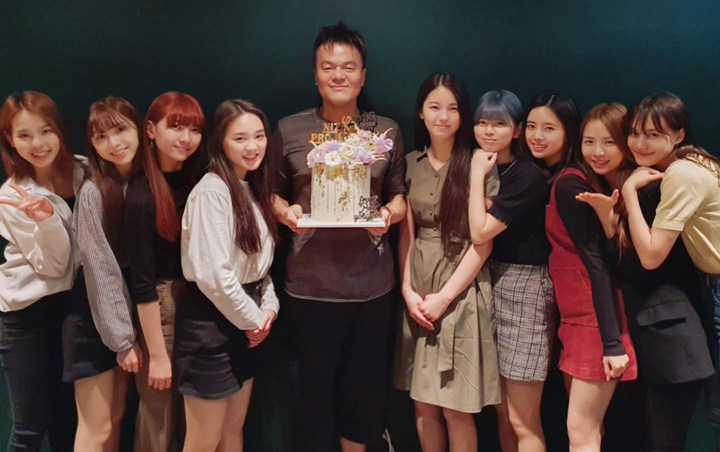 Girl Grup Baru NiziU Sukses di Jepang, Park Jin Young Justru Tuai Komentar Nyinyir