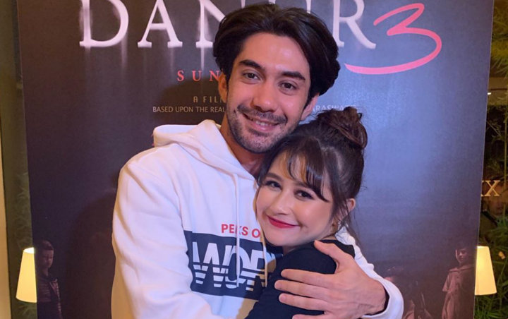 Prilly Latuconsina Pamer Adegan 'Ranjang' Bareng Reza Rahadian, Pose Nyaris Ciuman Bikin Gempar