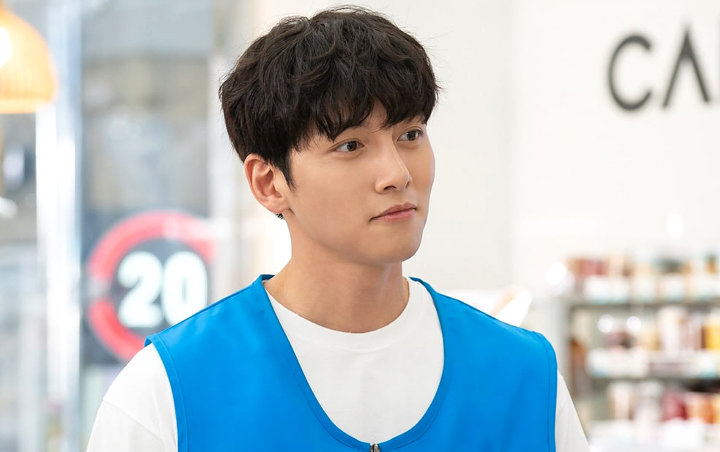 Aksi Kejutan Ji Chang Wook Jadi Kasir Minimarket Tuai Kritik, Ini Pemicunya