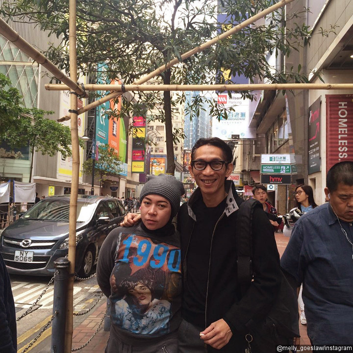 Liburan Melly Goeslaw dan Anto Hoed