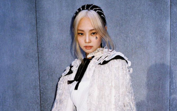 Fanbase asal Tiongkok JENNIEBAR nampaknya tak ingin setengah-setengah dalam merayakan ultah BLACKPINK kali ini. Tak tanggung-tanggung, mereka menunjukkan dukungan untuk Jennie lewat sebuah proyek besa