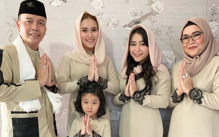 Ayu Ting Ting Pamer Selop Hermes 15 Juta, Anak-Adik Pakai Sandal 'Sejuta Umat' Picu Reaksi Sinis