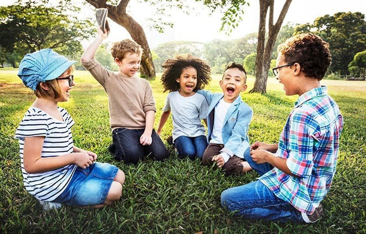 Biarkan Anak Berinteraksi Dengan Temannya