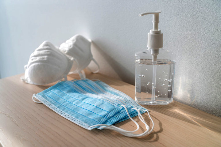 Bawa Selalu Masker Cadangan, Hand Sanitizer dan Starter Pack Lainnya