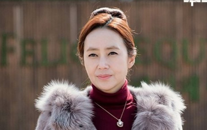 Aktris Ini Habiskan Puluhan Juta Per Episode Demi Kostum di 'The World Of The Married'