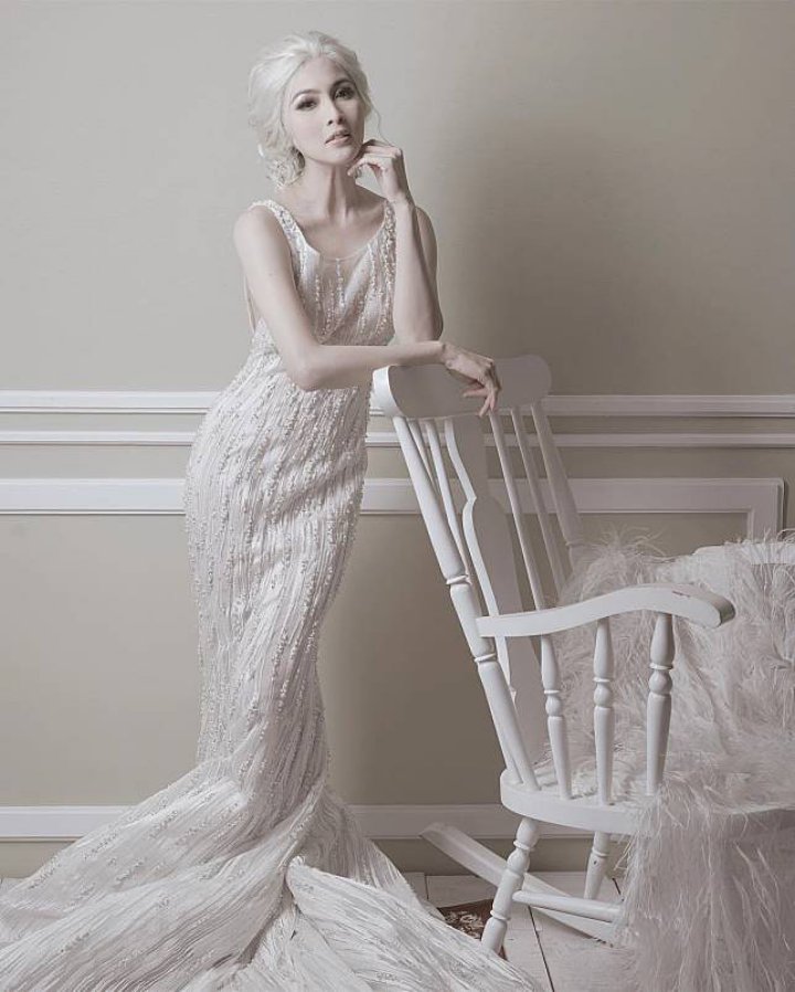 Potret Lawas Sandra Dewi Disebut Mirip Queen Elsa, Seluruh Badan Serba Putih