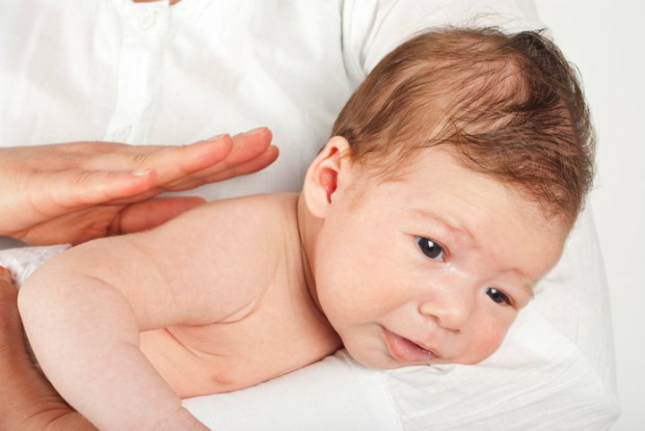 Tepuk-Tepuk Punggung Bayi dengan Lembut
