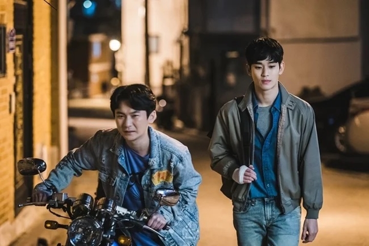 Aktor Ini Pamer Jadi Teman Kim Soo Hyun di Lokasi \'It\'s Okay To Not Be Okay\'