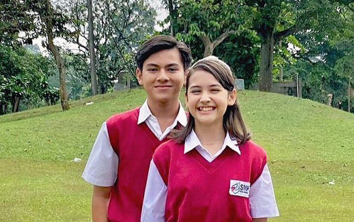 Sandrinna Michelle Peluk Pinggang Rey 'Dari Jendela SMP',  Aksi Sepeda Onthel Bikin Fans Baper