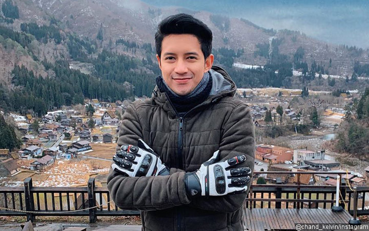 Chand Kelvin Ziarah ke Makam Almarhum Olga Syahputra saat Malam Hari, Rindu?