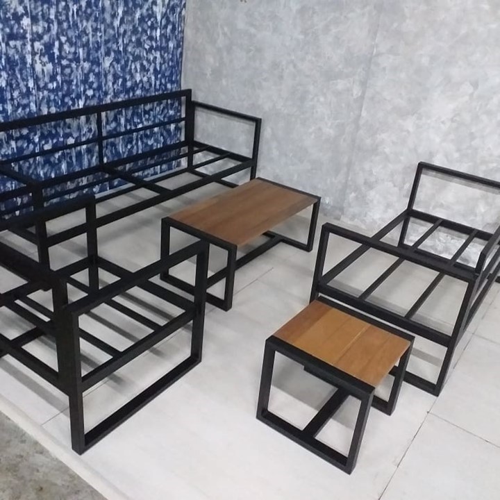 Benda Berbahan Logam dan Furnitur Rumah