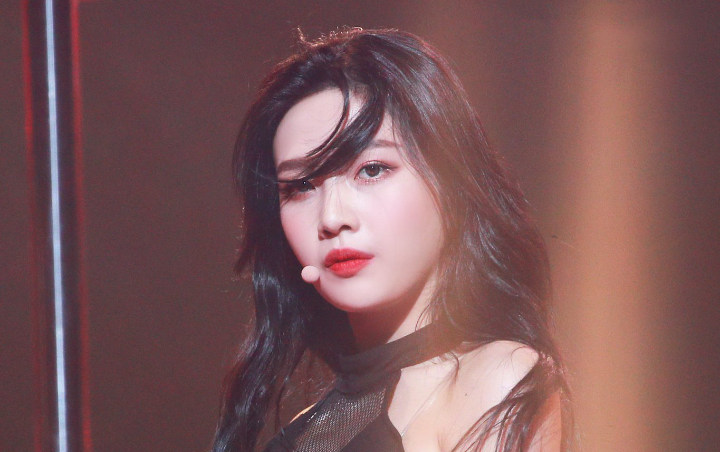 Joy Red Velvet Dipuji Tetap Cantik dan Keren Meski Kenakan Baju 'Jelek' Ini