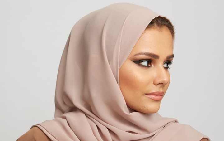 Warna hijab yang cocok untuk kulit sawo matang agar terlihat putih