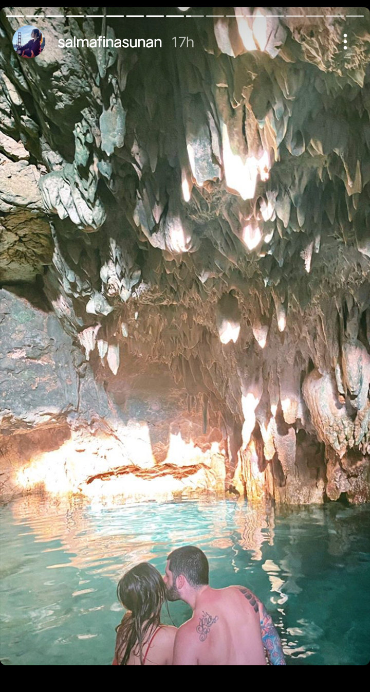 Salmafina Sunan Pamer Foto Dicium Pacar Bule Sambil Basah-basahan di Dalam Goa