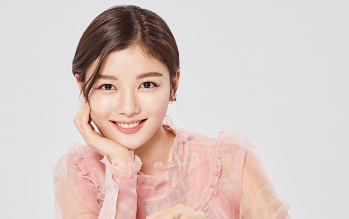 Kim Yoo Jung Selfie Dengan Rambut Berantakan, Visual Dipuji Habis-Habisan