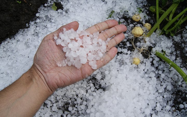 Hujan Es Cukup Deras Guyur Karo Sumut, Ini Kronologinya