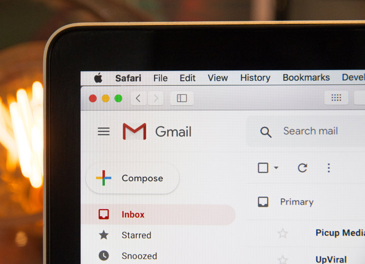 Tidak Menggunakan Email Profesional