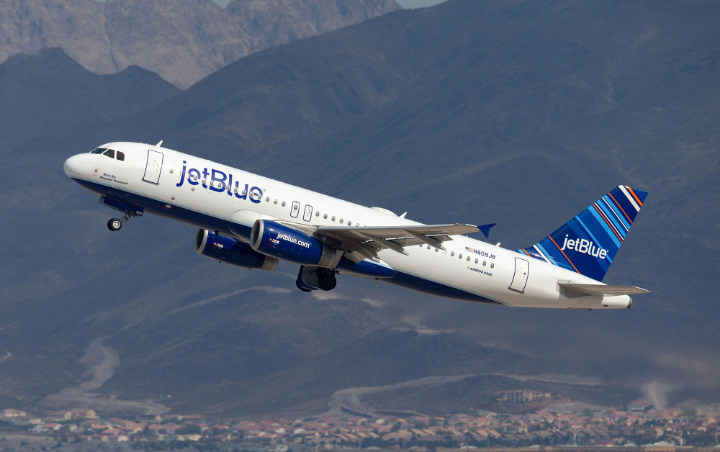 Bawa Batita Tanpa Masker, Satu Keluarga 'Ditendang' Dari Pesawat