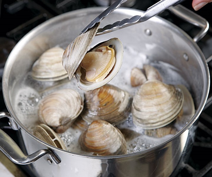 Langsung Masak setelah Daging Kerang Dikeluarkan dari Cangkangnya