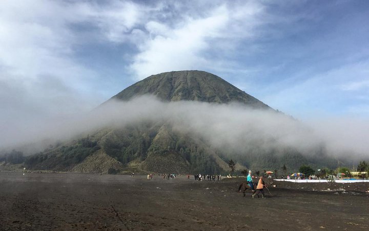 Gunung Bromo Kembali Buka untuk Wisata, Jalur Pendakian ...