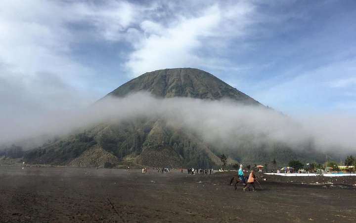 Gunung Bromo Kembali Buka untuk Wisata, Jalur Pendakian Masih Tutup