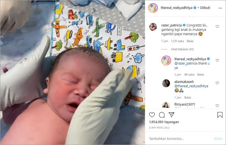 Rezky Aditya Pamer Wajah Ganteng Sang Buah Hati, Komentar Mantan Tunangan Disorot