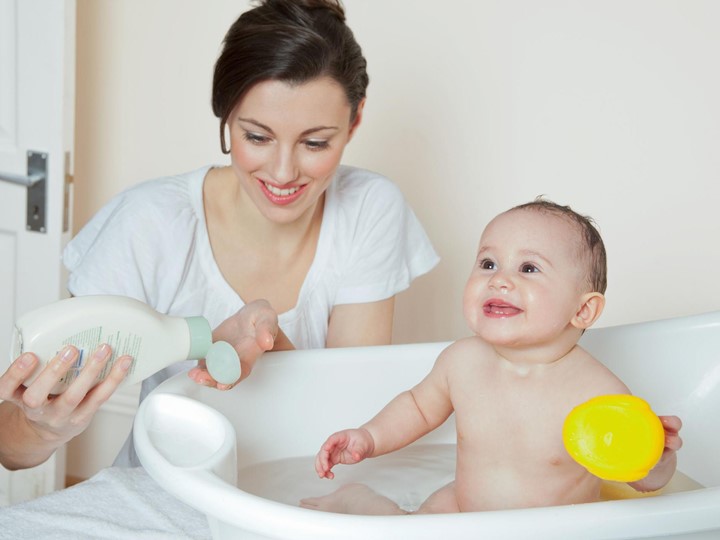 Hindari Memandikan Anak Terlalu Lama