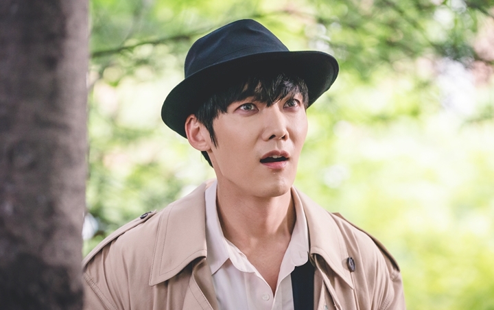 Choi Jin Hyuk Ngenes Pertanyakan Eksistensinya di Teaser 'Zombie Detective'