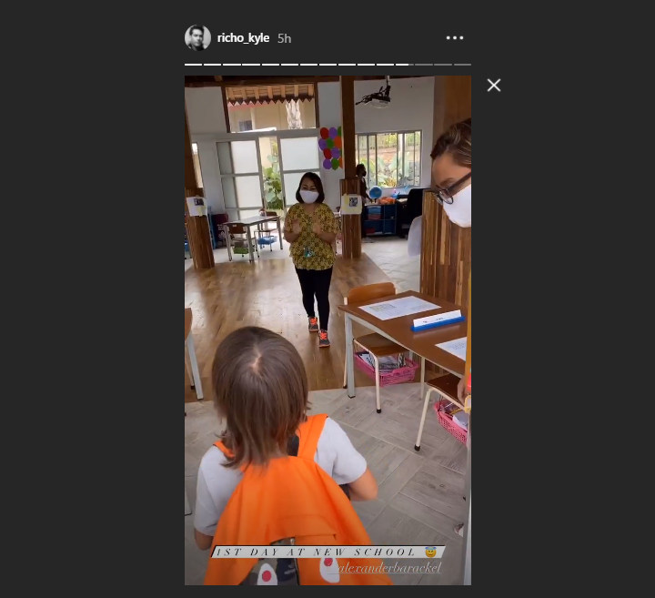 Lagi Di Bali, Richard Kyle dan Jessica Iskandar Antarkan El Barack Ke Sekolah Baru