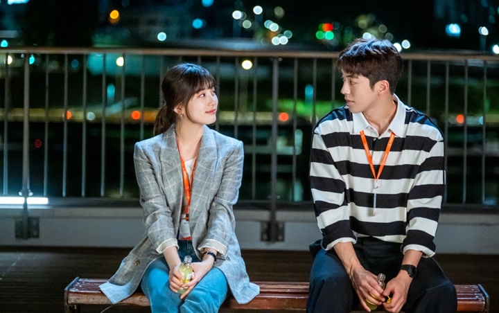 Cinta Pertama, Suzy Berbagi Tatapan Mesra Dengan Nam Joo Hyuk di 'Start Up'