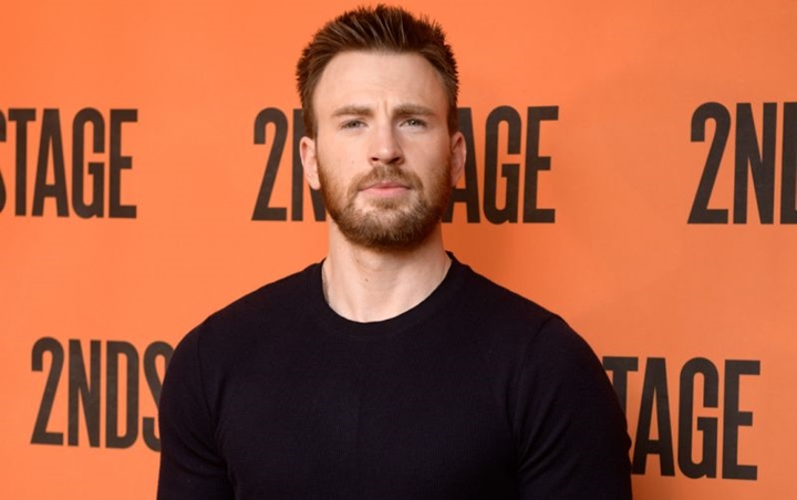 Chris Evans Beri Reaksi Tak Terduga Usai Heboh Salah Posting Foto Bagian Intim