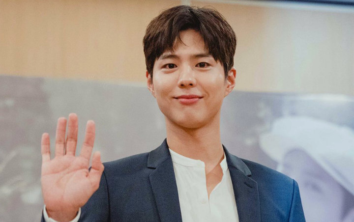 Sosok Ini Tuai Perhatian Usai Cium Bibir Park Bo Gum