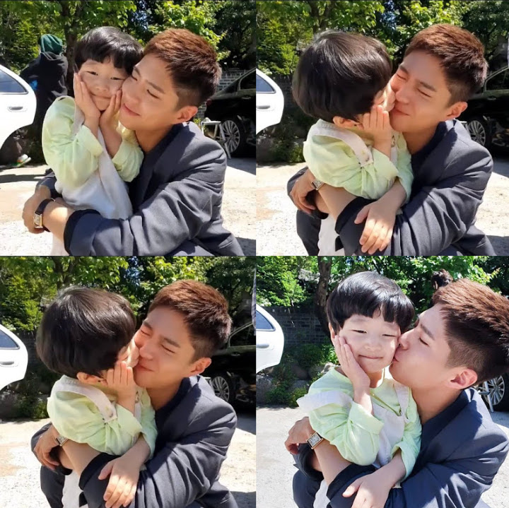Sosok Ini Tuai Perhatian Usai Cium Bibir Park Bo Gum