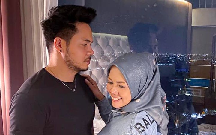 Ely Sugigi Beri Pesan Menohok Pacar Brondong Dicibir Pansos, Keinginan Nikah Lagi Terkuak