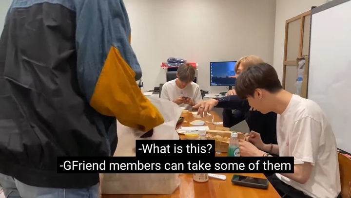 Kini Satu Keluarga, Manisnya J-Hope BTS Perhatian ke G-Friend