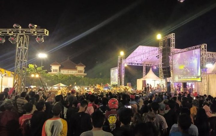 Wakil Ketua DPRD Kota Tegal Gelar Konser Dangdut Dihadiri Ribuan Warga Saat Pandemi