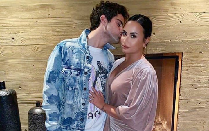 Demi Lovato Putuskan Hubungan dengan Max Ehrich Setelah Dua Bulan Bertunangan