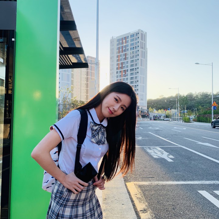Miyeon (G)I-DLE Pakai Seragam Sekolah Syuting Web Drama Tuai Pujian Selangit