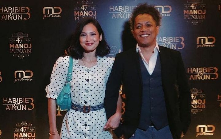 Unggah Foto Lawas Bareng Indah Permatasari, Tulisan Caption Arie Kriting Disorot