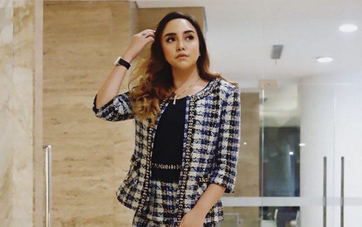 Salmafina Khairunnisa terlihat meradang ketika mengetahui seorang netizen menuding ayahnya, Sunan Kalijaga sering main perempuan. Tak tinggal diam, Salma pun langsung beri peringatan ini!