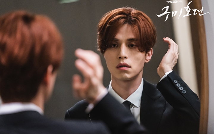 'Tale of the Nine Tailed' dipersiapkan untuk menggantikan slot tayang 'Flower of Evil' pada Rabu-Kamis malam tvN. Rencananya, drama yang juga dibintangi oleh Jo Bo Ah ini akan mulai tayang pada 7 Okto
