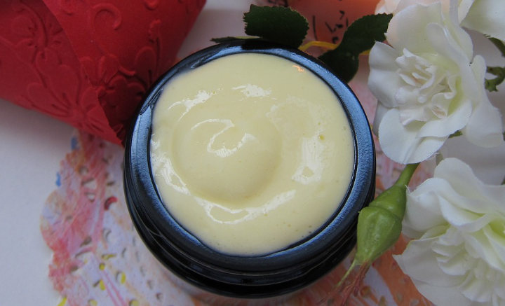 Olesi dengan Body Lotion Secara Rutin