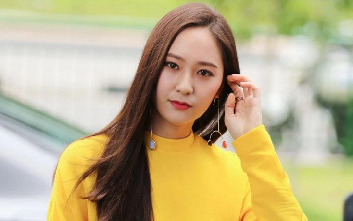 Foto Krystal f(x) Nyetir Mobil Mewah Jadi Bahan Gosip